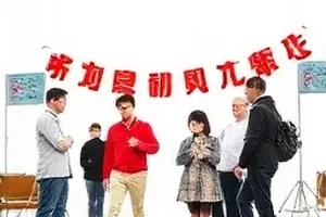 《纸鸢过境》封面，风筝线缠住老城墙的一角